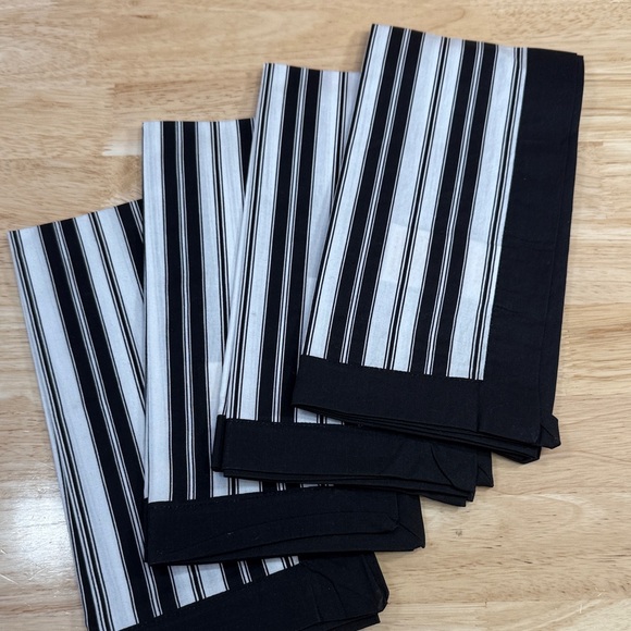 Williams Sonoma Other - Williams Sonoma Ornate Black and White Striped Table Napkins set of 4